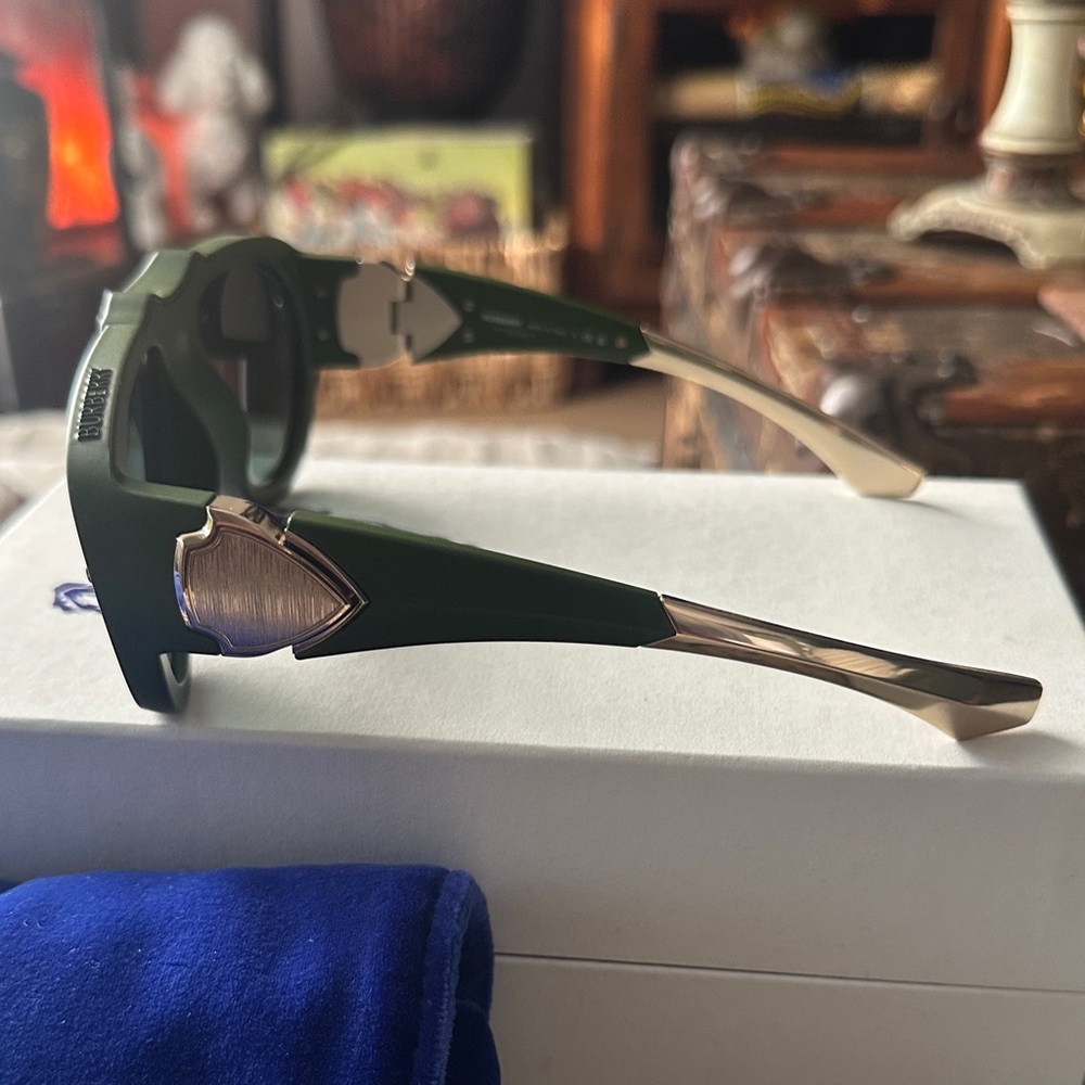 Burberry Olive Green Sunglasses with Blue Case *Unisex!* - Picture 6 of 16
